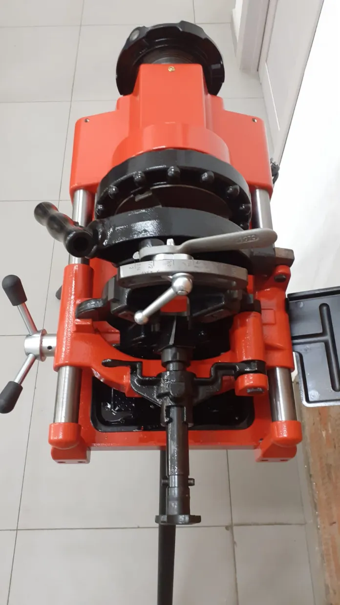 Станок резьбонарезной электрический ESSON ElectricCUT-50V для нарезки резьбы