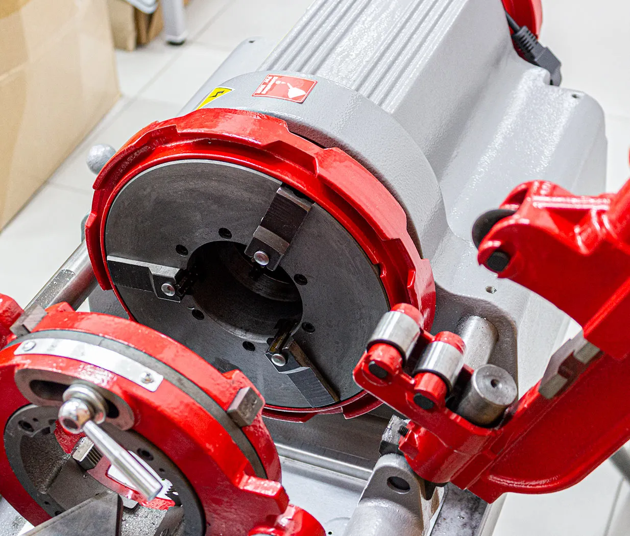 Станок резьбонарезной электрический Esson ElectricCUT-80R3 для нарезки резьбы