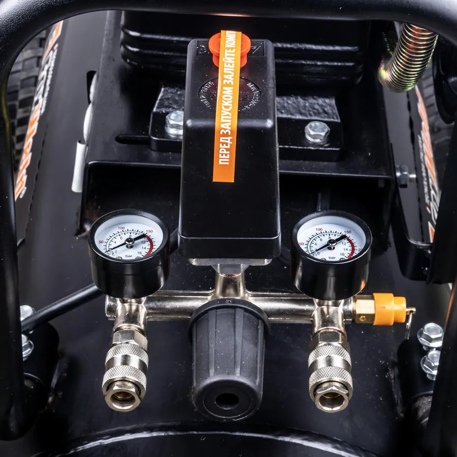 Масляный компрессор ременной 380/100 HP "AEROMAX"